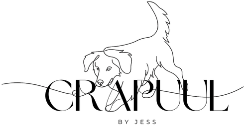 Logo van Crapuul By Jess - We zien Lexi, de hond die een kapoen in - Themaboxen voor honden en baasjes.